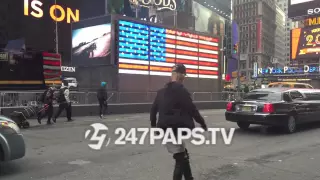 (New) (Exclusive) Justin Bieber skateboarding and Hailey Baldwin falls Down in TimeSquare