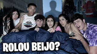 ASSISTIMOS FILME DE TERROR NA MANSÃO DE NATAL! *rolou beijo?*