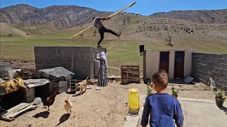 "A nomadic couple, a roof builder: from buying boards to putting a wooden pole for peace in the barn