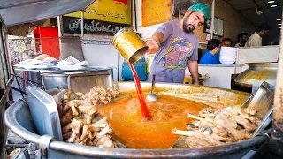 Pakistani Street Food - GOAT FEET JACUZZI + Tour of Walled City of Lahore, Pakistan!