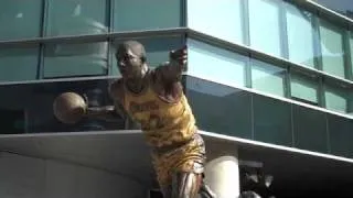 Magic Johnson statue at Staples Center