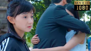 【MOVIE】Male protagonist hugs the scheming girl, the girl leaves in disappointment!