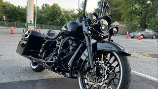 Road King Special (Le Pera Silhouette seat and S&S Mk45 mufflers w/ Cutlass end caps)