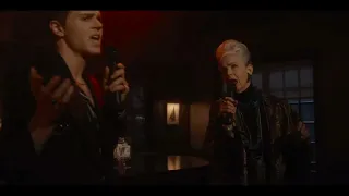 Evan Peters & Frances Conroy Singing Karaoke - AHS 10X01