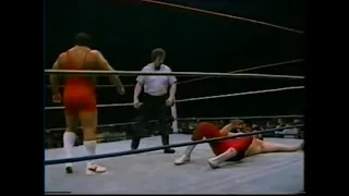 Ted Arcidi vs Jobber AJ Petruzzi WWF 1986