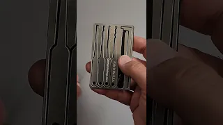 🔐 Lock Pick set in Your Wallet! (Retention system of a Grim Workshop card)