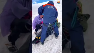 Спасатели достали из расщелины на Эльбрусе петербургского туриста