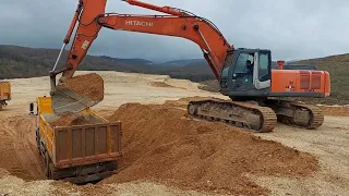 Hitachi ZAXIS 350LCH Ekskavatör Kamyon ve Tırlara Yükleme Yapıyor (Uzun Kamyon Yükleme Videosu)