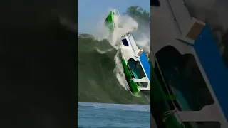 strong wave 😱😱