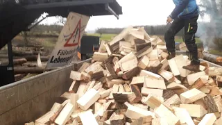 Voegele am Holz Spalten mit großem Gerät 3/3