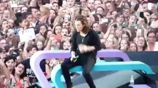 HD - One Direction - Ready To Run (live) FZ72 @ Wien, Vienna,  Austria OTRA 2015