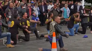 Мотоциклисты исполнили танец Хака чтобы почтить память погибших в Крайстчерче