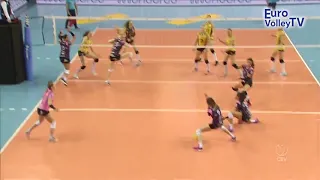 #CLVolleyW - Lonneke SLÖETJES with a power spike for VakifBank ISTANBUL