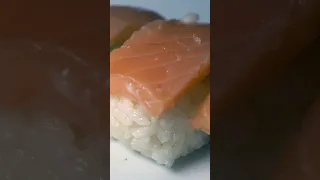 El origen del Sushi de salmon #shorts 🍣🐟