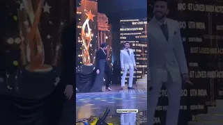 #ranveer singh doing #pushpa signature step on the stage🌺 #ranveersingh #viral #whatsapp_status