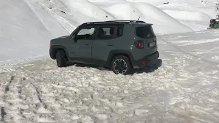 Renegade in panne sulla neve