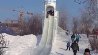 Экстремальный спуск с ледяной горки