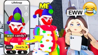 Trolling as a CREEPY CLOWN On SNAPCHAT...(Roblox)