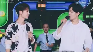 [CUT] Vương Nhất Bác ôm eo không cho Tiêu Chiến đi =)))))) | Bác Quân Nhất Tiêu @HappyCamp