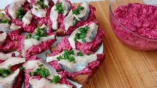 Закусочные Бутерброды с Селёдкой и Свёклой. Ну очень вкусно! Универсальная закуска с селёдкой.