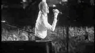 coldplay performing yellow at v festival 2003