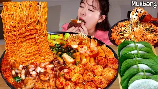 Spicy gopchang & daechang hot pot, sweet fruit mochi for dessert eating showㅣasmr mukbang