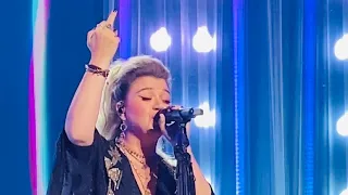 Kelly Clarkson - abcdefu (full song) w/Banter (7/29/23)chemistry -Las Vegas Bakkt Theater @PH