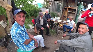 СПИМ В БАНЕ ЕДИМ НА УЛИЦЕ