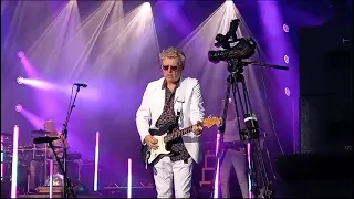 Thompson Twins' Tom Bailey - Lay Your Hands On Me live at Chilfest 2023