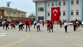 23 Nisan bahçe duvarından aştım Gösterimiz ❤️