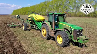 Тракторы John Deere 8430 работа с посевными комплексами. Шнековый и ленточный загрузчик - что лучше?