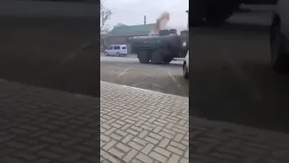 Ukrainian citizens throw Molotov cocktails at Russian vehicles