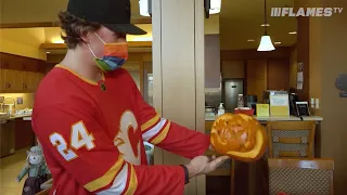 Brett Ritchie puts on a masterclass in pumpkin carving