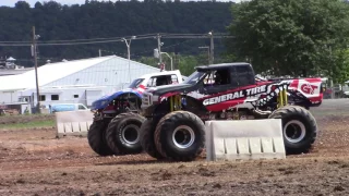 The Bloomsburg 4 Wheel Jamboree Monster Truck Racing: Bigfoot vs General Tire