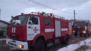 Ліквідація пожежі в торгівельному павільйоні