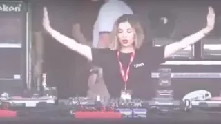 Nina Kraviz Play Back to Earth