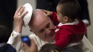 Adorable Moment Kid Steals Pope's Skullcap | Moment Young Child Removes Pontiff's Skullcap