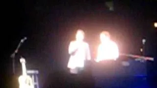 Josh Groban Singing With A Fan - Chicago