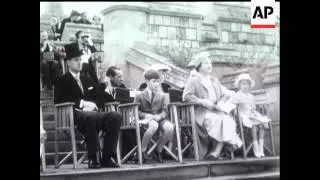 QUEEN INSPECTS GRENADIER GUARDS