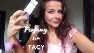 Perfumy na tacy