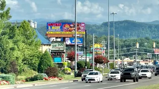 Pigeon Forge:  Friday Night Parkway Cruising!    Traffic & Crowd @ 6:15PM on the Strip!  7.14.23