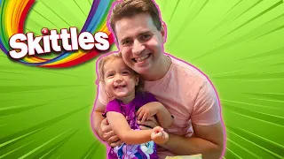 Эмма устроила эксперимент для детей с конфетами Skittles