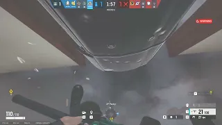 Glitch to knife through Montagne's shield R6S