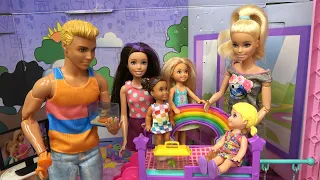 Barbie and Ken at Barbie Dream House w Barbie's Sisters and Chelsea's New Pet: Lost Turtle