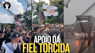 TORCIDA do CORINTHIANS faz FESTA na SAÍDA DO ÔNIBUS para duelo contra o PALMEIRAS