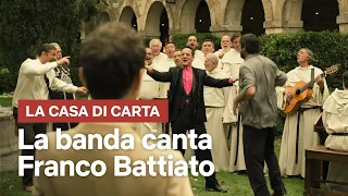 La banda de La Casa di Carta canta "Centro di gravità permanente" | Netflix Italia