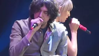 Taylor Swift and Gary Lightbody - The Last Time - Sacramento, CA