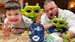 FUNNY ALIEN GAMES! Caleb Plays NEW game with Mom, Dad and green aliens! ET POP UP Game for kids.