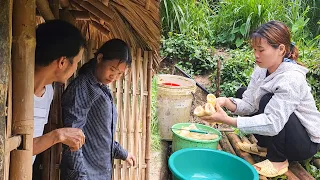 The girl suddenly returned after a series of worries from the homeless man, harvesting bamboo shoots
