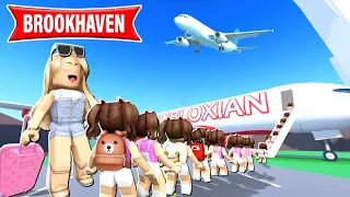 A MÃE LEVOU AS 15 FILHAS GÊMEAS PARA VIAJAR | Historinhas Brookhaven RP🏡 | Roblox